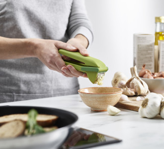 CleanForce Garlic Press