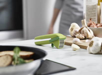 CleanForce Garlic Press