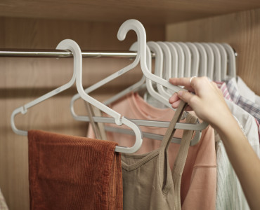 Orderly 5-Piece Anti-Tangle Hanger Set