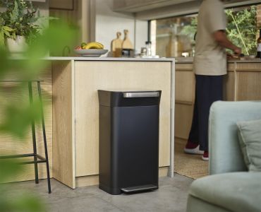 Titan 30 (Carbon Black)