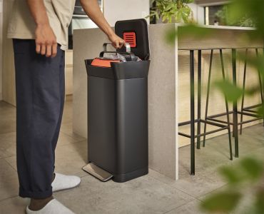 Titan 30 (Carbon Black)