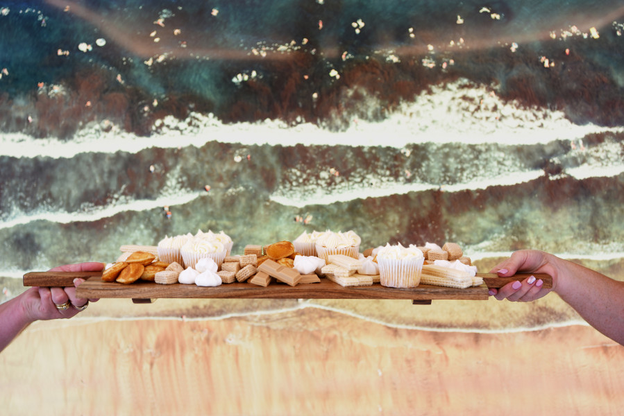 Serve Natural Acacia Paddle Board Footed with Two Handles 760x254x15mm