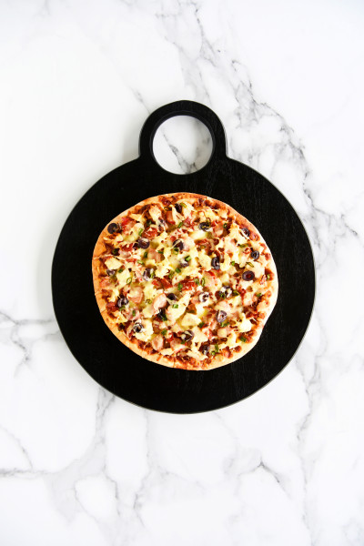 Serve Black Acacia Round Board with Loop Handle 470mm