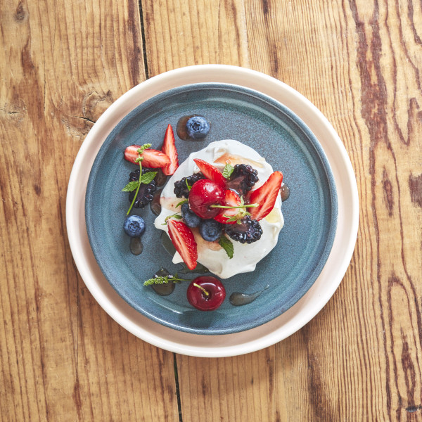 Large Plate 25cm - Blue Flame/Ivory