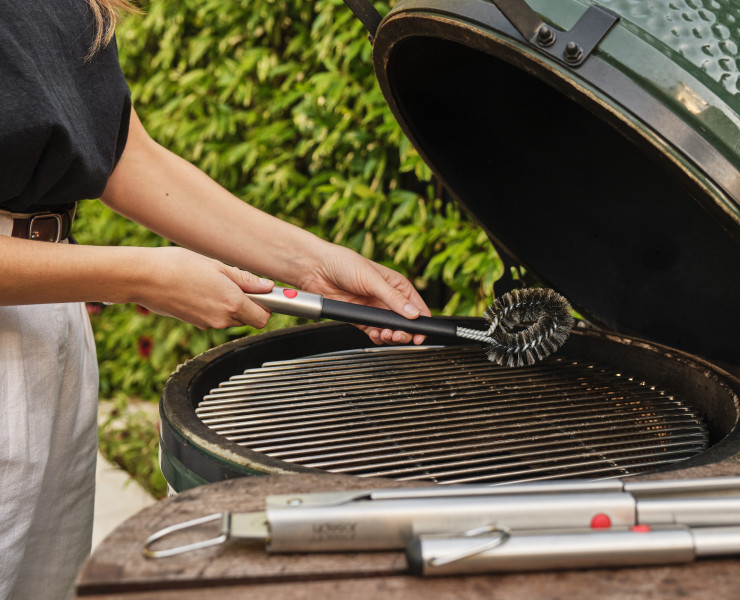 GrillOut Heavy-duty BBQ Cleaning Brush with retractable  head