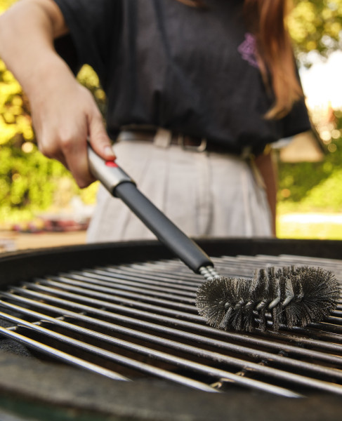 GrillOut Heavy-duty BBQ Cleaning Brush with retractable  head