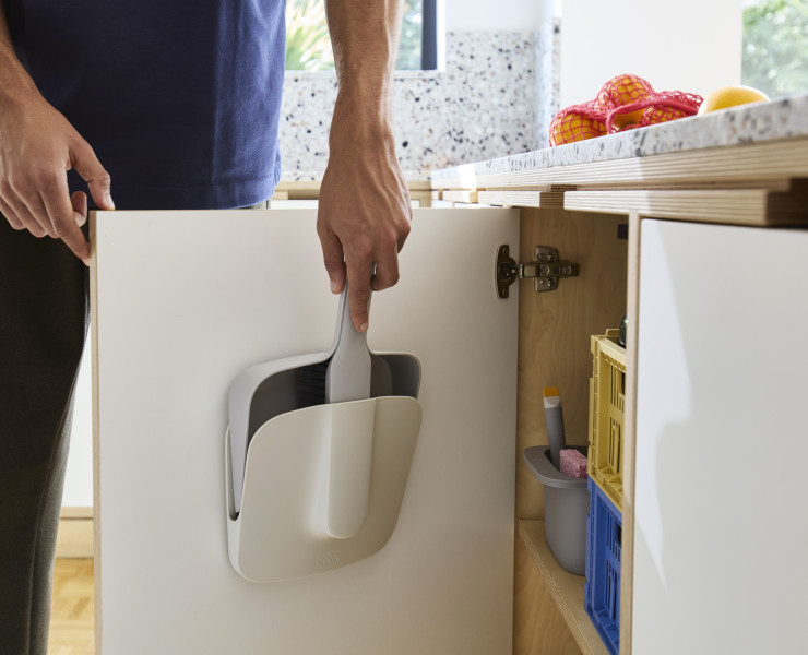 CleanTech wall-mounted dustpan & brush