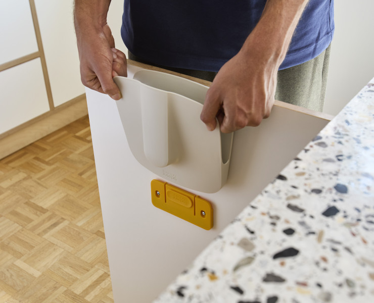 CleanTech wall-mounted dustpan & brush