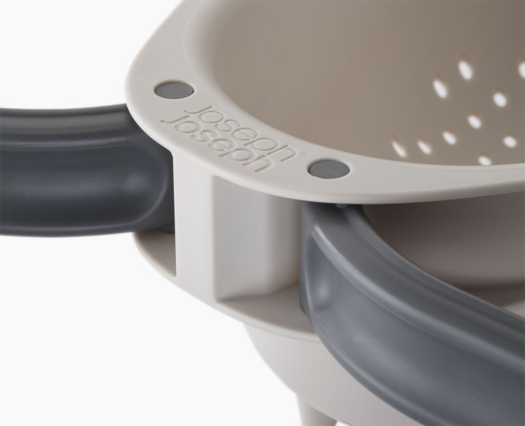 Droplet Compact Colander with folding handles