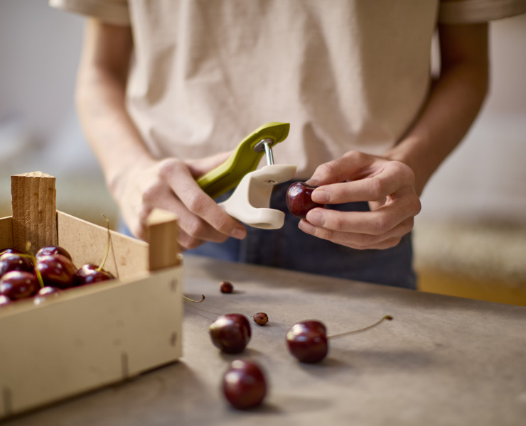 Tweezy™ 2-in-1 Pitter and Huller