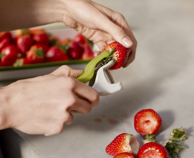 Tweezy™ 2-in-1 Pitter and Huller