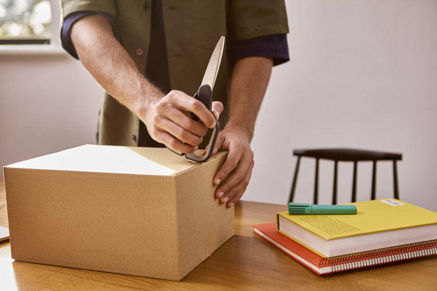 PlusCut Scissors with integrated box cutter