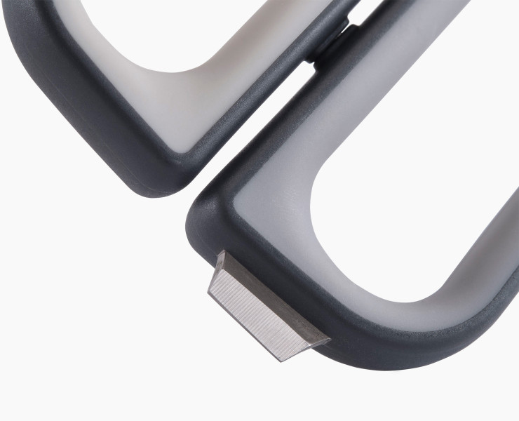 PlusCut Scissors with integrated box cutter