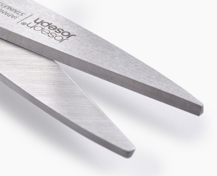 PlusCut Scissors with integrated box cutter