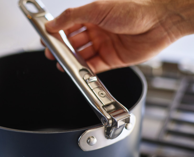 Space 23cm/5.4qt Non-Stick Induction Saucepan & Lid