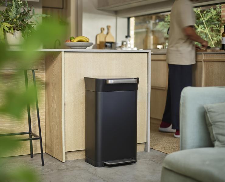 Titan 30 (Carbon Black)
