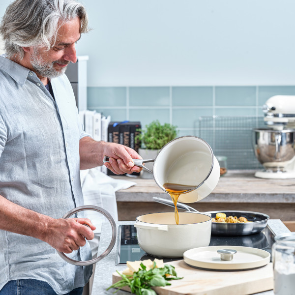 Almond Cream Covered Round Casserole 26cm/5.2L