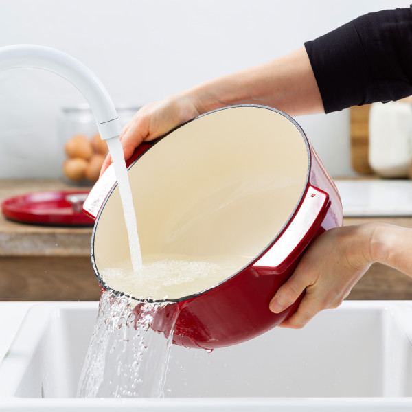 Empire Red Covered Round Casserole 26cm/5.2L