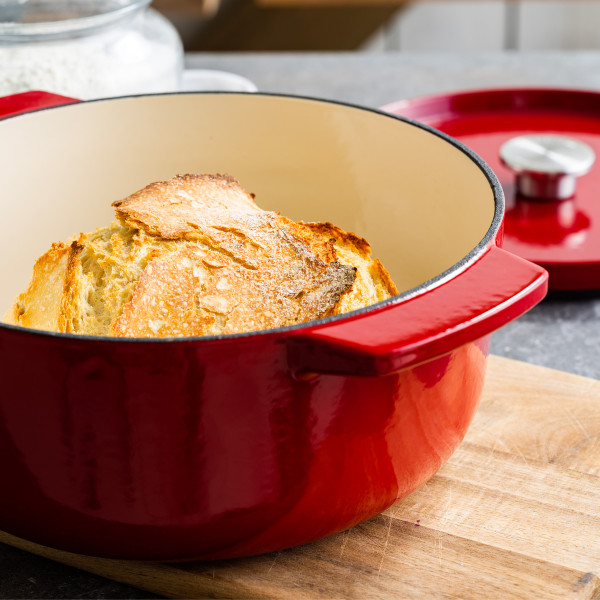 Empire Red Covered Round Casserole 26cm/5.2L