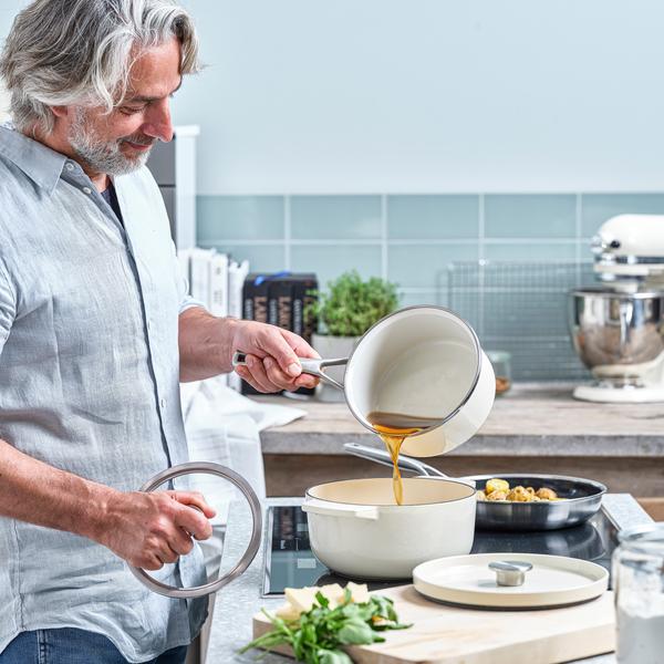 Almond Cream Covered Round Casserole 26cm/5.2L