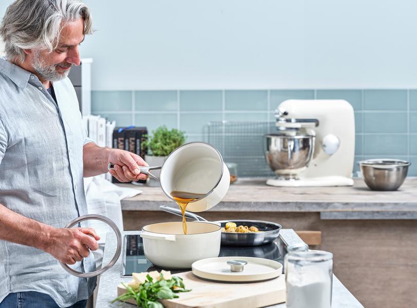 Almond Cream Covered Round Casserole 26cm/5.2L