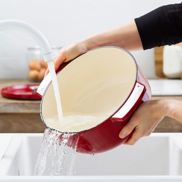 Empire Red Covered Round Casserole 26cm/5.2L