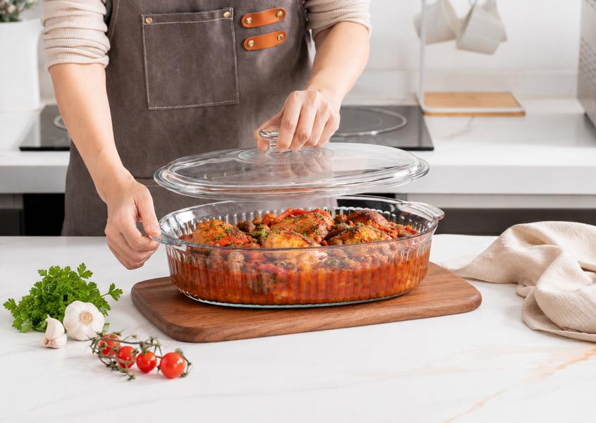 Oval Ribbed Casserole Dish with Lid 2.8L