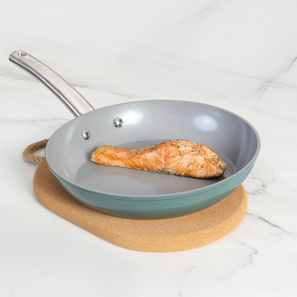 Deluxe Cork Trivet with Rope Handle Oval 30 x 20 x 2cm